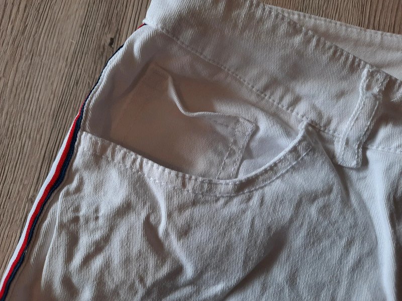 Damen Shorts weiß mit Streifen