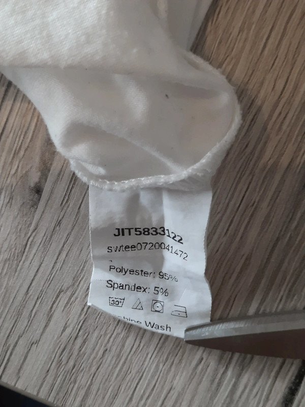 Weißes T-Shirt mit Blumenmuster