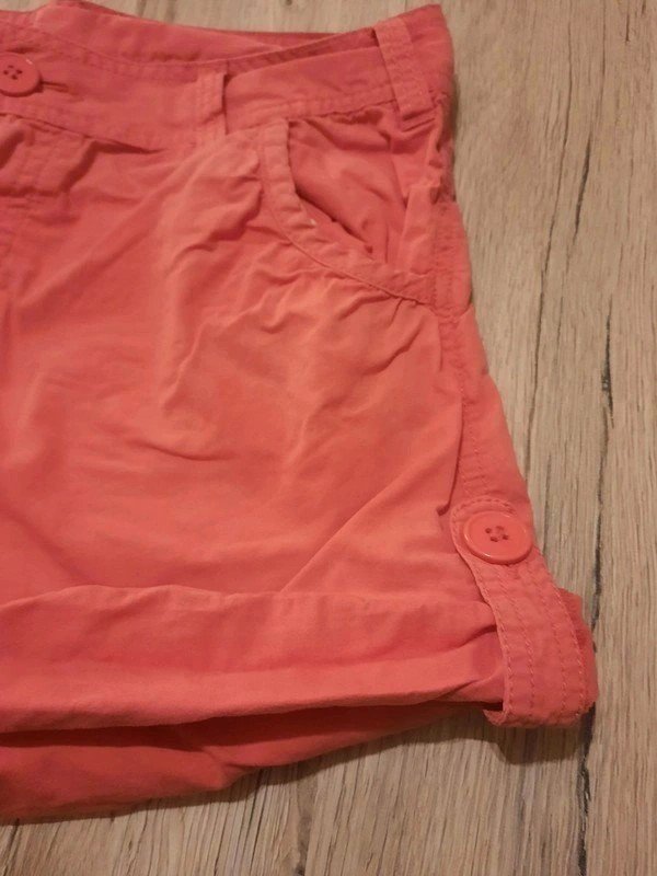 Damen Shorts rot Gr. 36