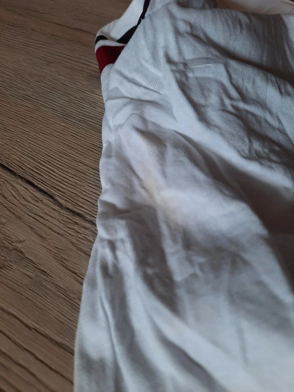 Weißes T-Shirt bauchfrei mit Streifen