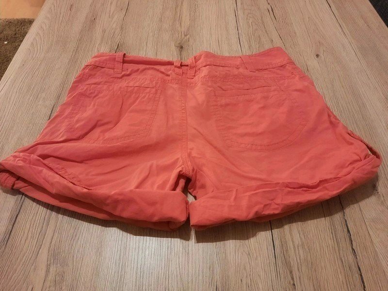 Damen Shorts rot Gr. 36
