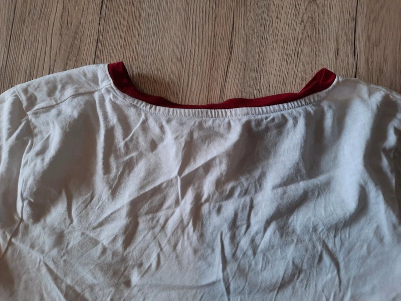 Weißes T-Shirt bauchfrei mit Streifen