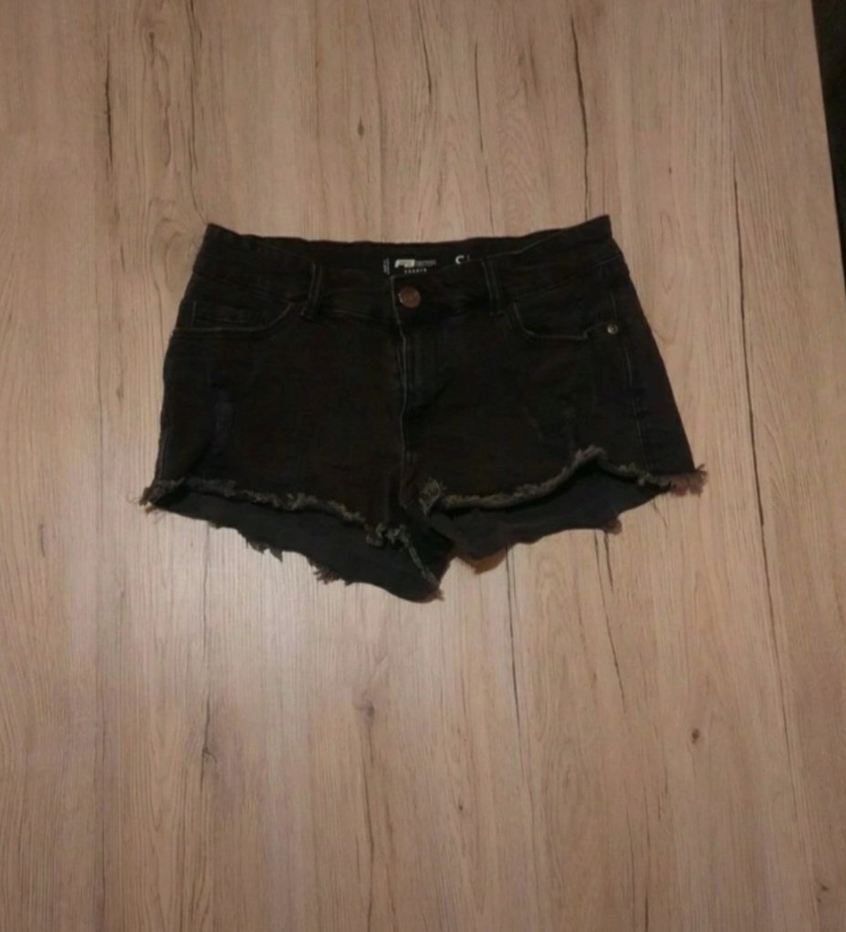 Schwarze Damen ripped Shorts/Hotpants von NewYorker