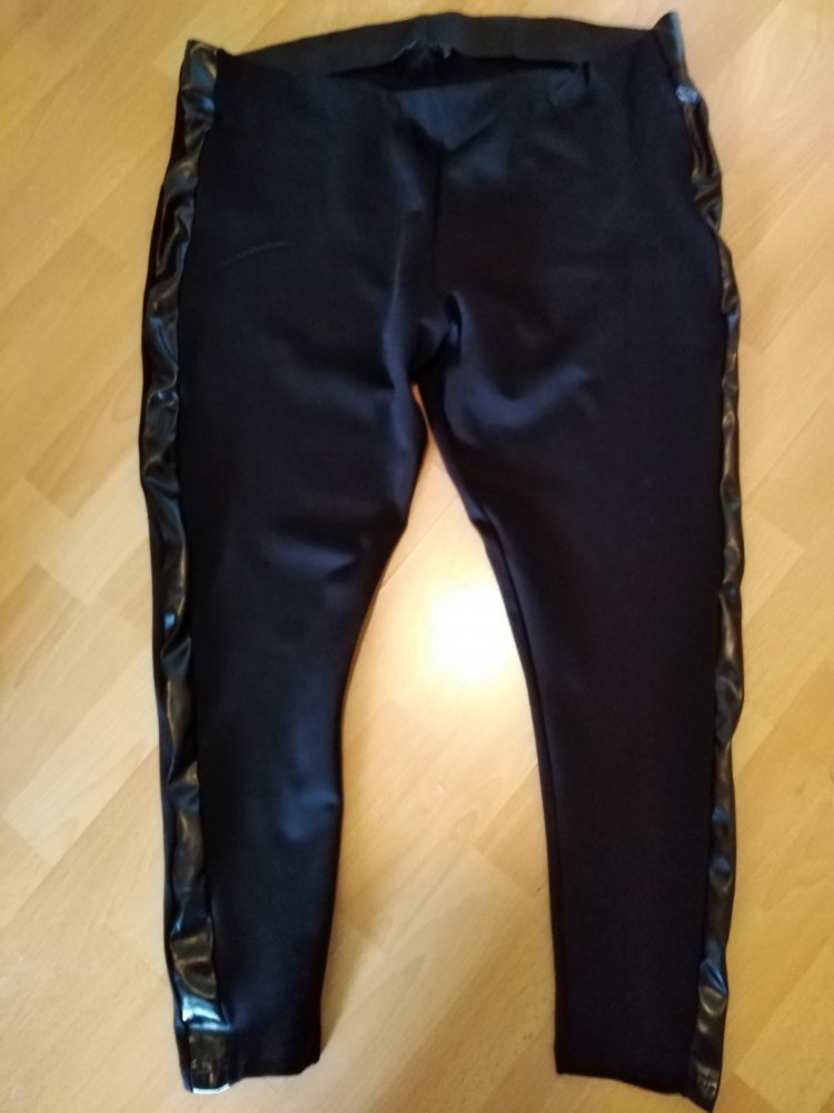 Schwarze Hose mit Seitenstreifen Lederoptik Gr.46