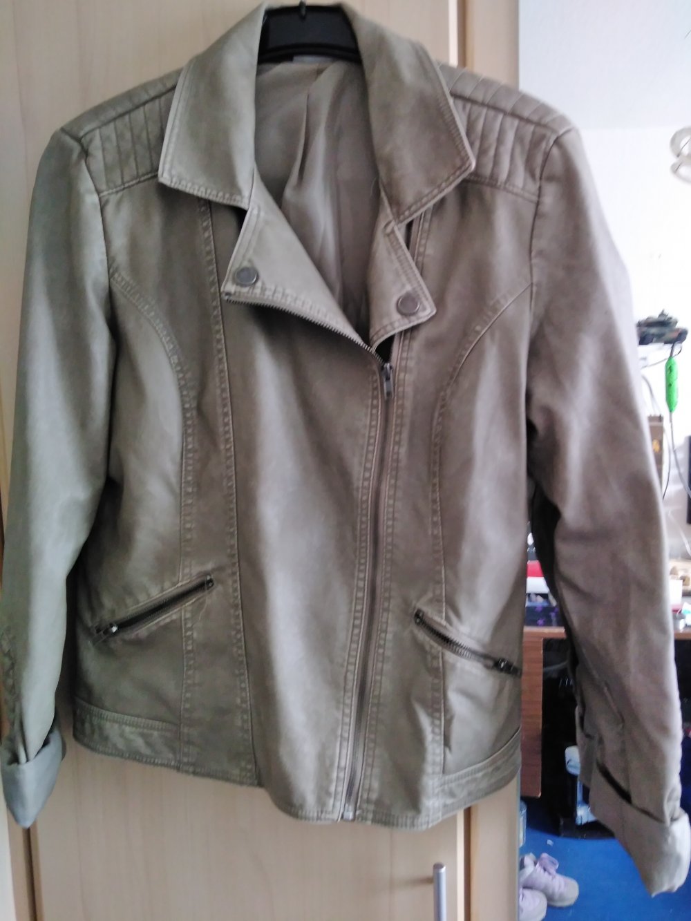 Schöne Jacke Gr.42 Gina