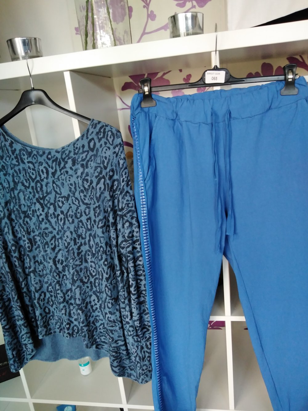 Chic u. Edel Tolle Combi Gr. 44/46 Jogpants und Pulli Leo Muster Neu