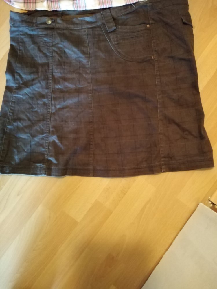 Schöner Rock passend zu der Bluse in einem anderem Angebot Gr.52