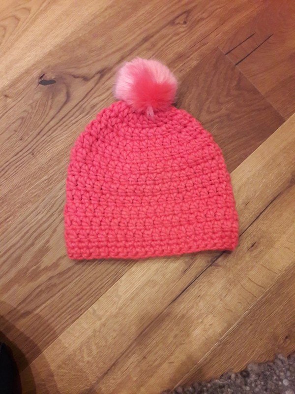 Beanie Mütze handgemacht in leuchtender Koralle