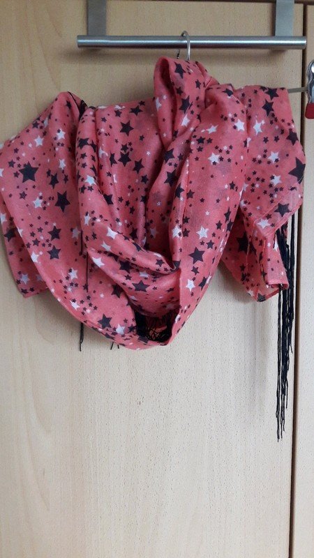 Tuch mit Sternchen-Muster