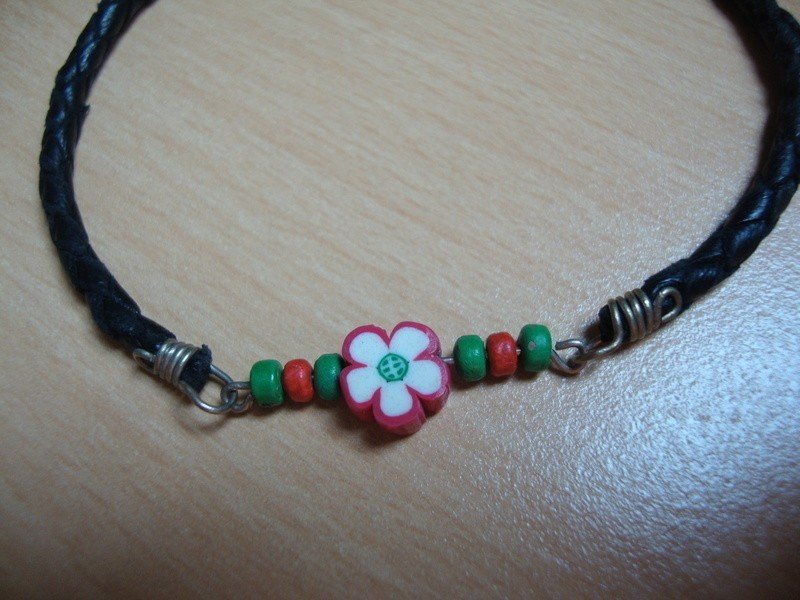 Surfer Lederarmband mit Blume Fimo