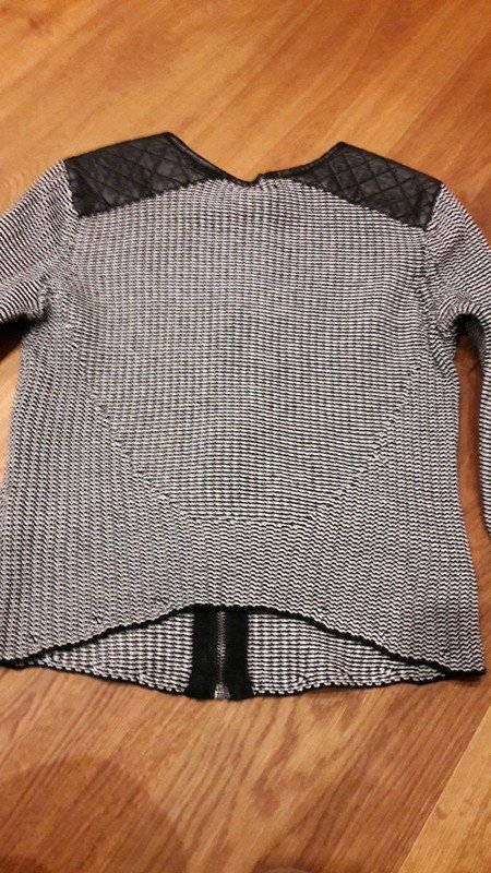 Strickjacke schwarz-weiß mit Kunstleder von H&M