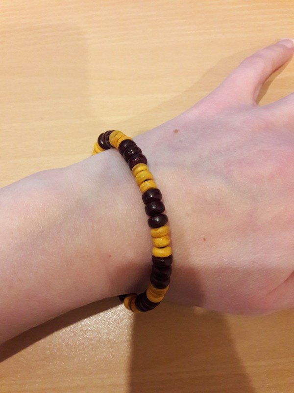 Orange dunkel rotes Holz Armband von Schmuckrausch Surfer Boho Ethno