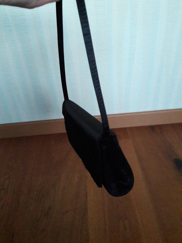 schwarze Clutch Abendtasche von Dunnes