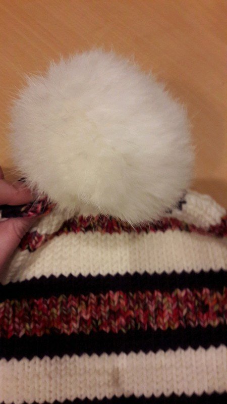 Winterstrickmütze mit weißem Bommel handmade selbstgemacht