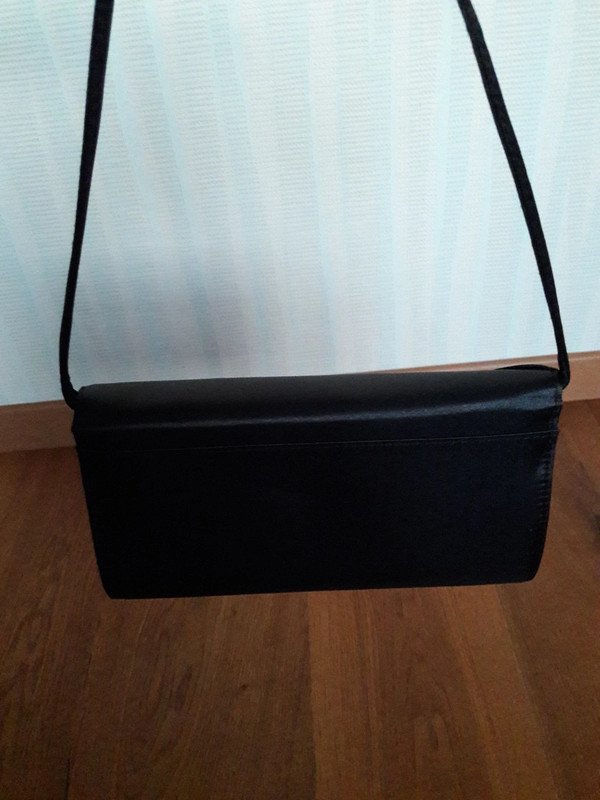 schwarze Clutch Abendtasche von Dunnes