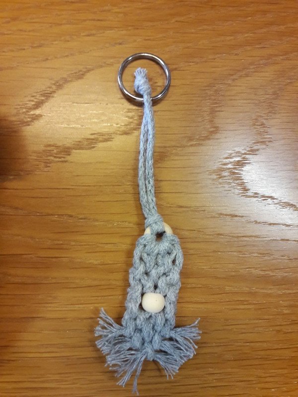 Makramee Schlüsselanhänger hellgrau handmade