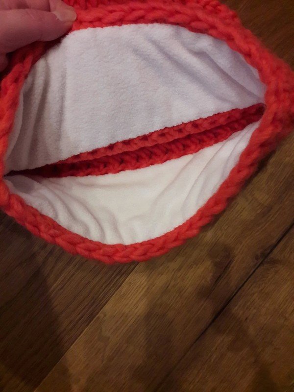 Beanie Mütze handgemacht in leuchtender Koralle