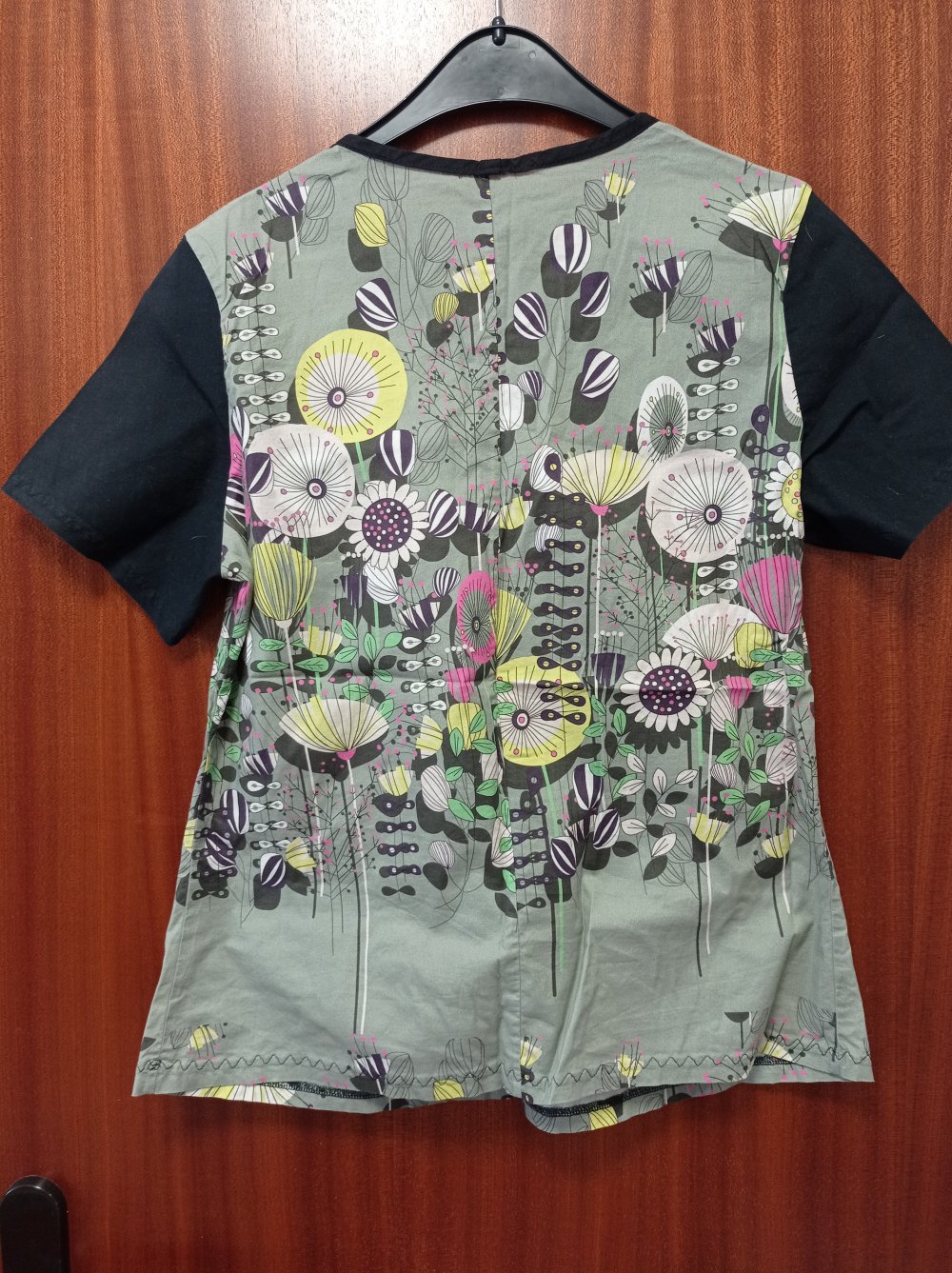 Damen Top mit schönen Blumenmuster