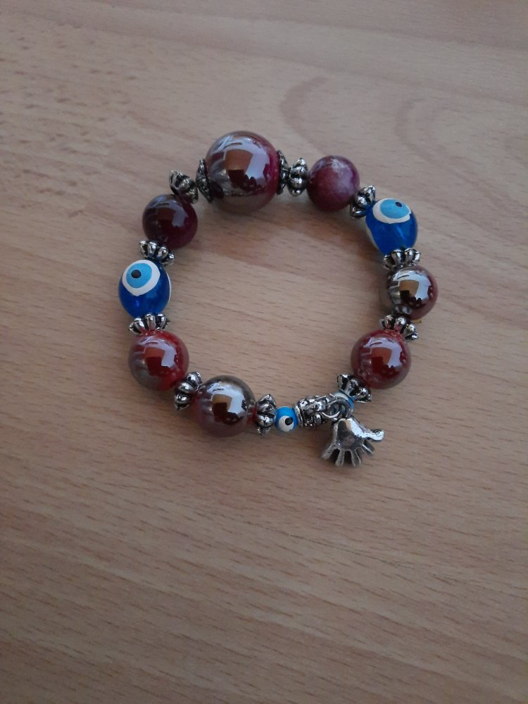 Ein Armband 
