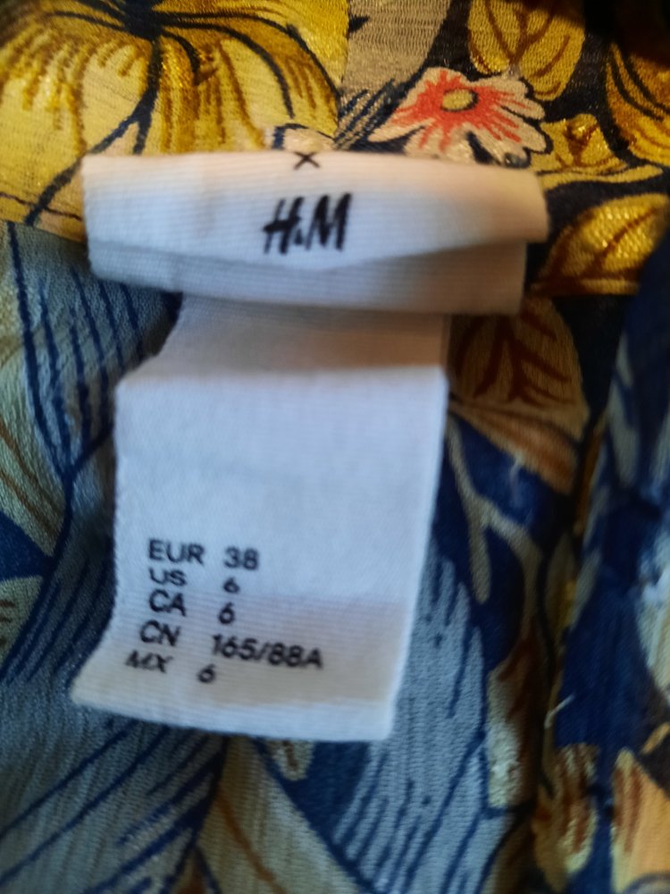 Langärmeliges Oberteil, Bluse mit Blumen Muster, Größe 38