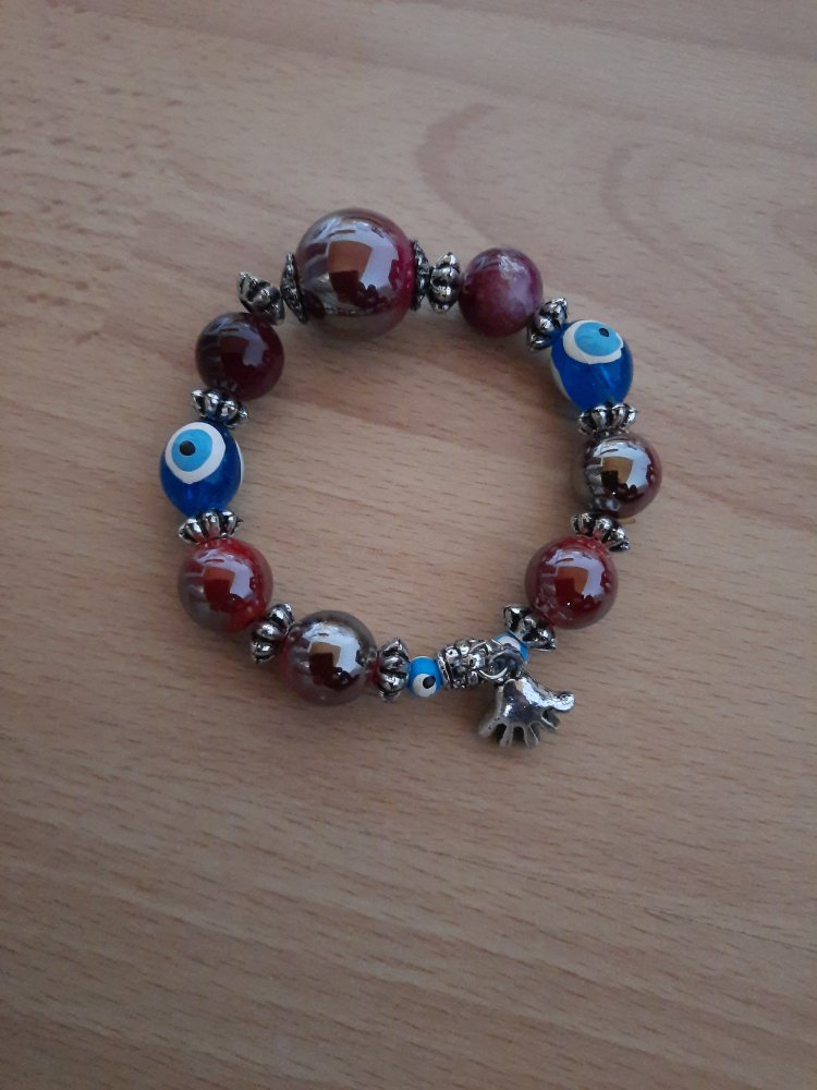Ein Armband 