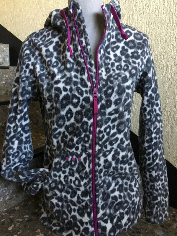 Fleecejacke mit Leopardenmuster