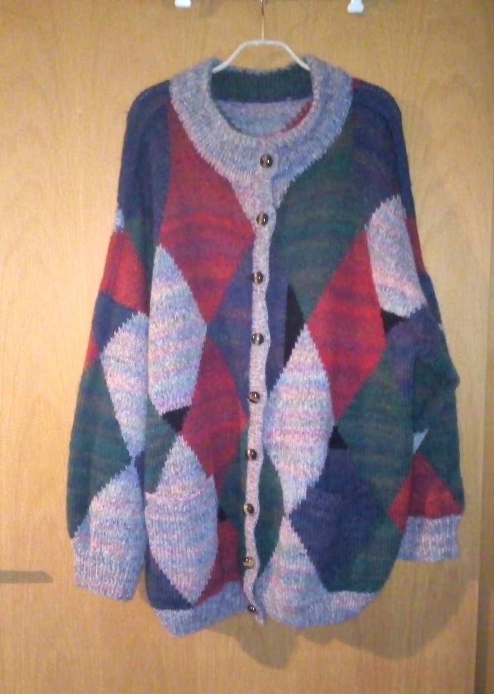 handgestrickte dicke Strickjacke