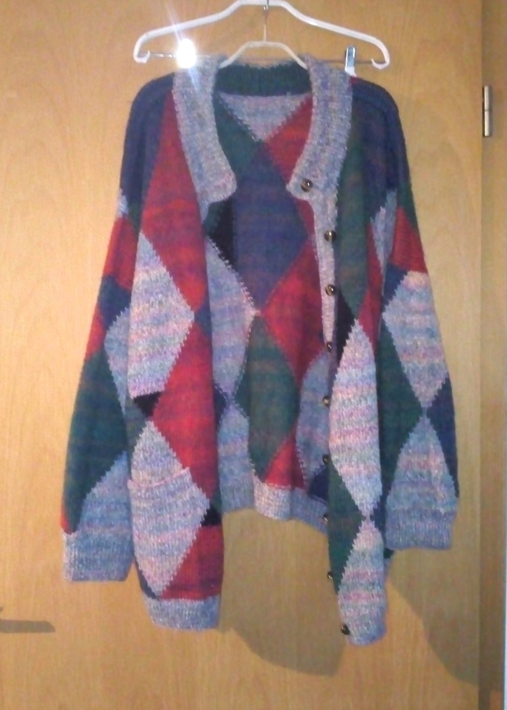 handgestrickte dicke Strickjacke