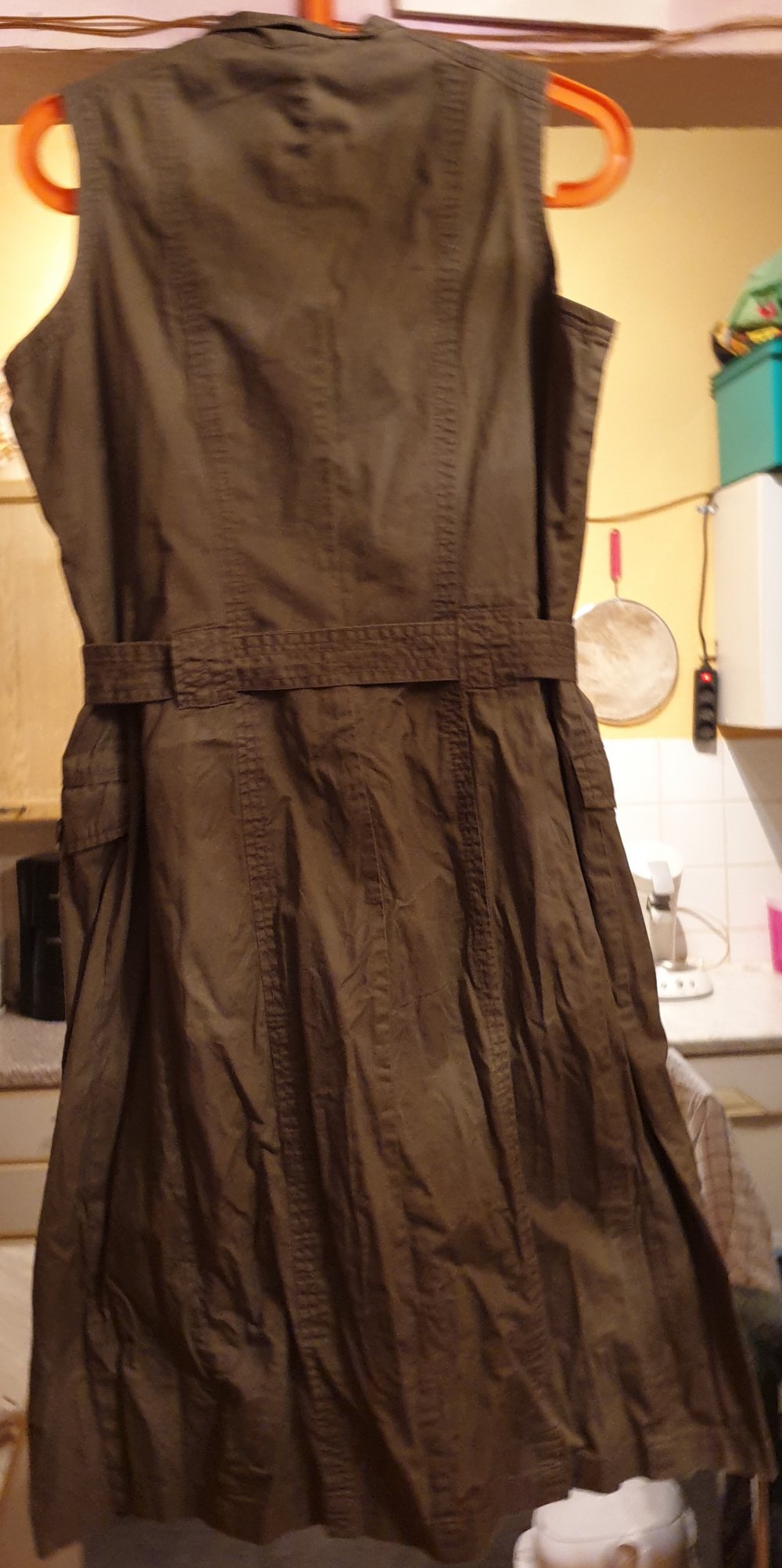 Grünes Ärmeloses langes Sommerkleid 