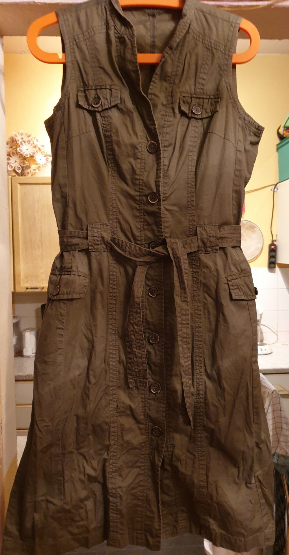 Grünes Ärmeloses langes Sommerkleid 