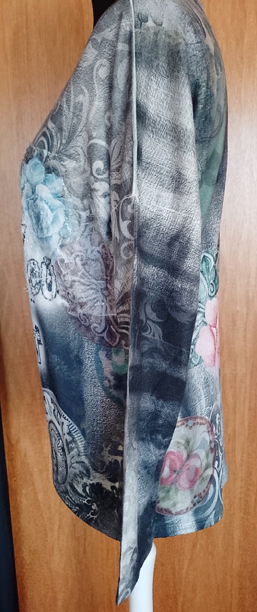 Tolles Langarmshirt mit Spitzenstoff und Pailletten