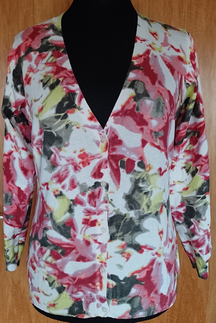 Strickjacke mit Blumenmuster, Woman by Tchibo, Gr. 40/42, ungetragen