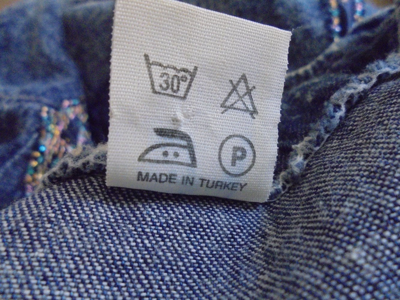 Ausgefallene Jeansjacke mit Applikationen, Gr. L