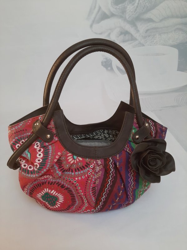 Handtasche mit Blume
