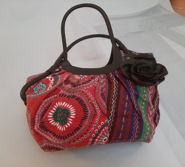 Handtasche mit Blume