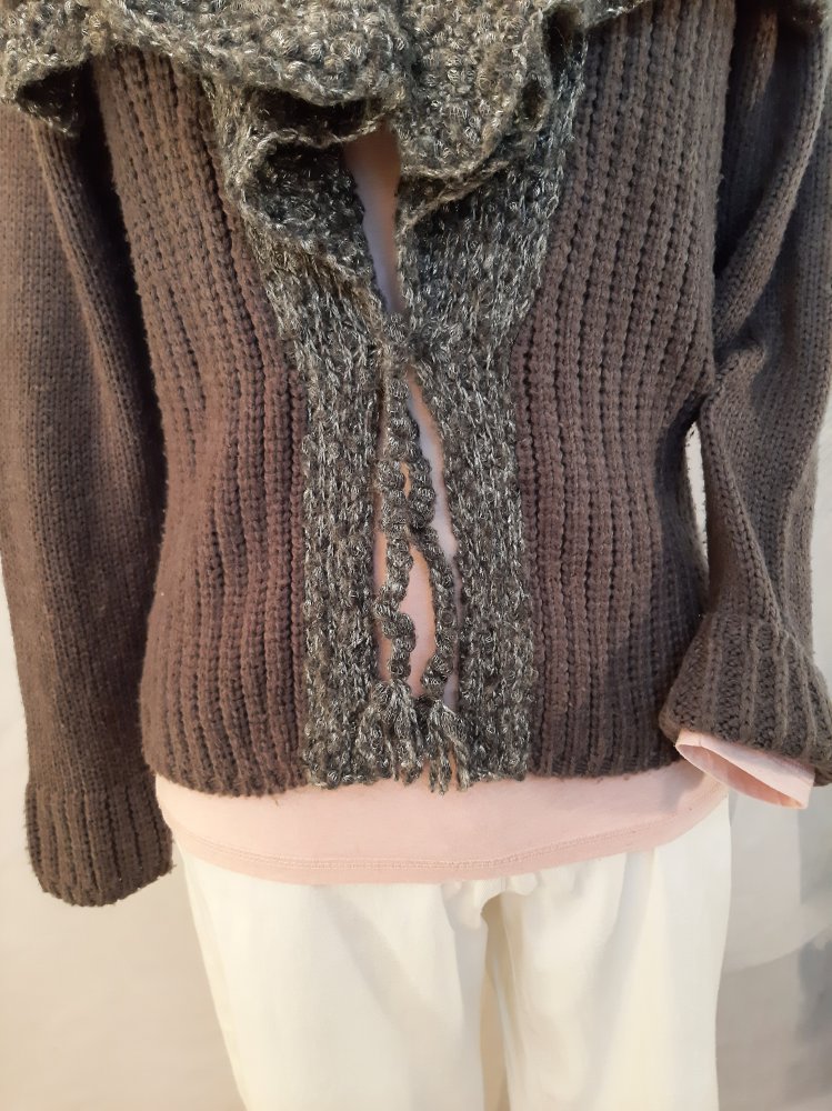 Strickjacke mit großem Kragen