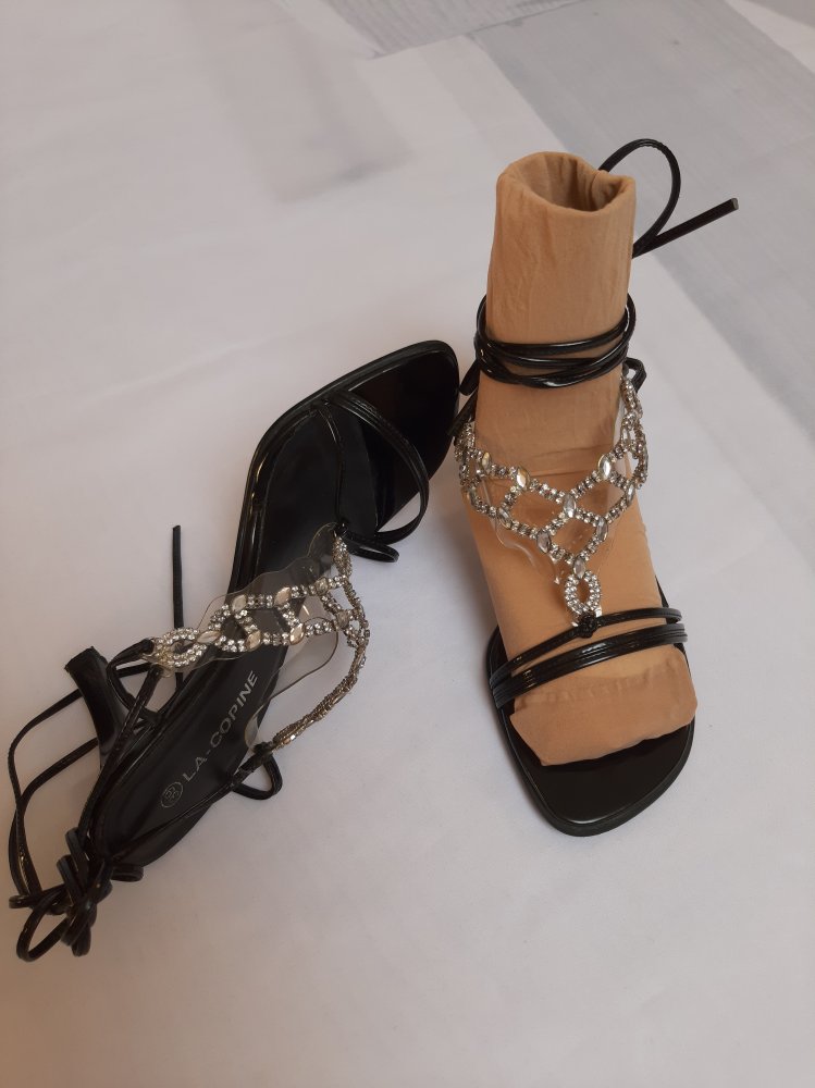 Sandaletten zum Schnüren mit Strass