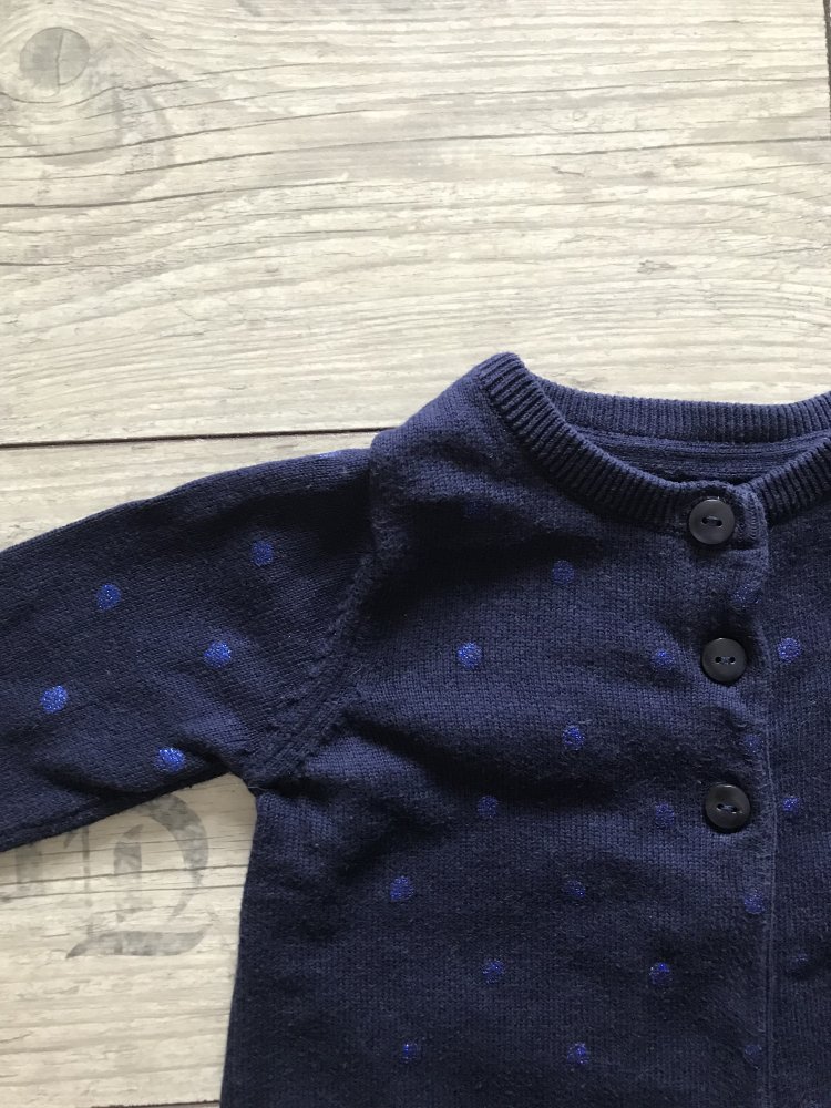 Strickjacke mit Punkten Gr. 62/68