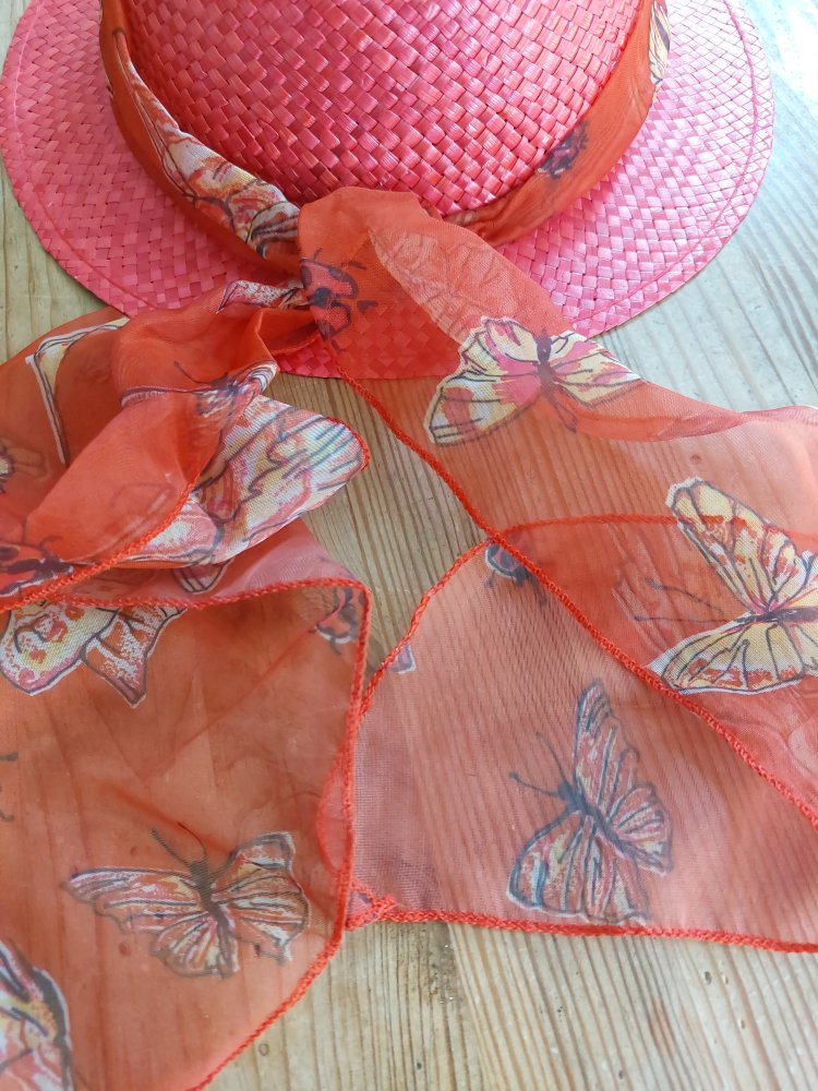 Strohhut rot mit rotem Band
