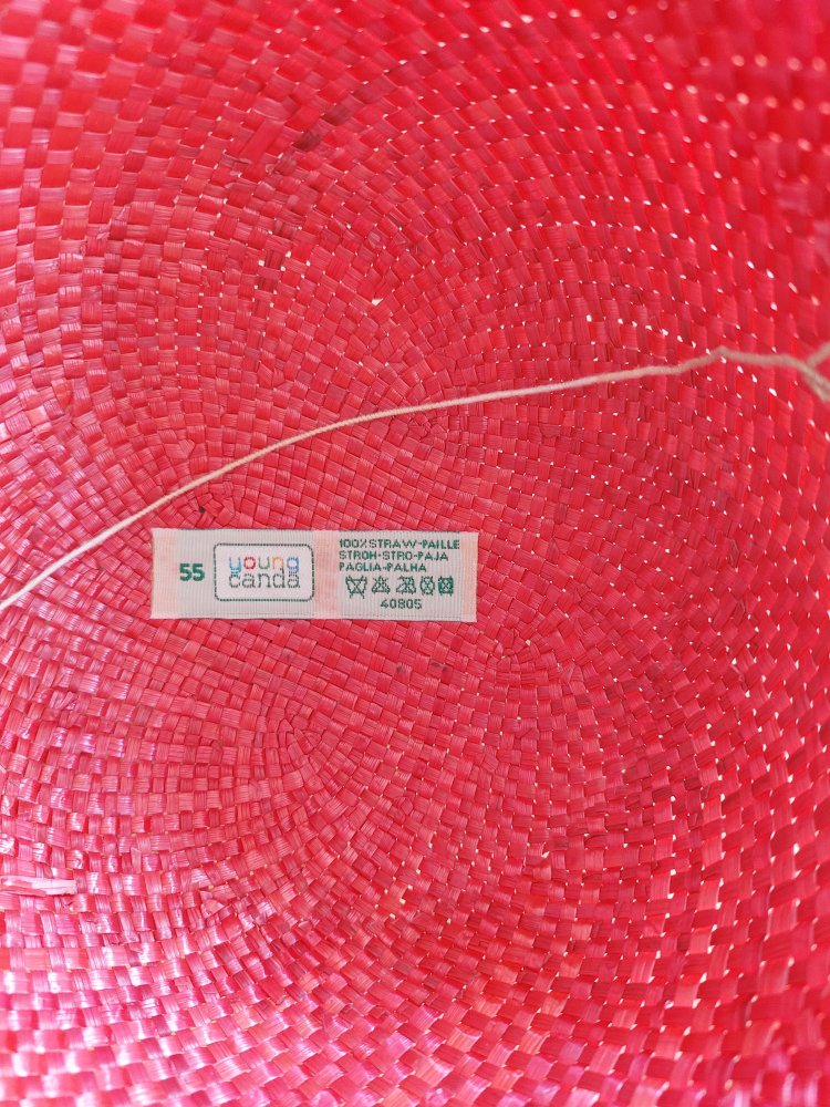 Strohhut rot mit rotem Band