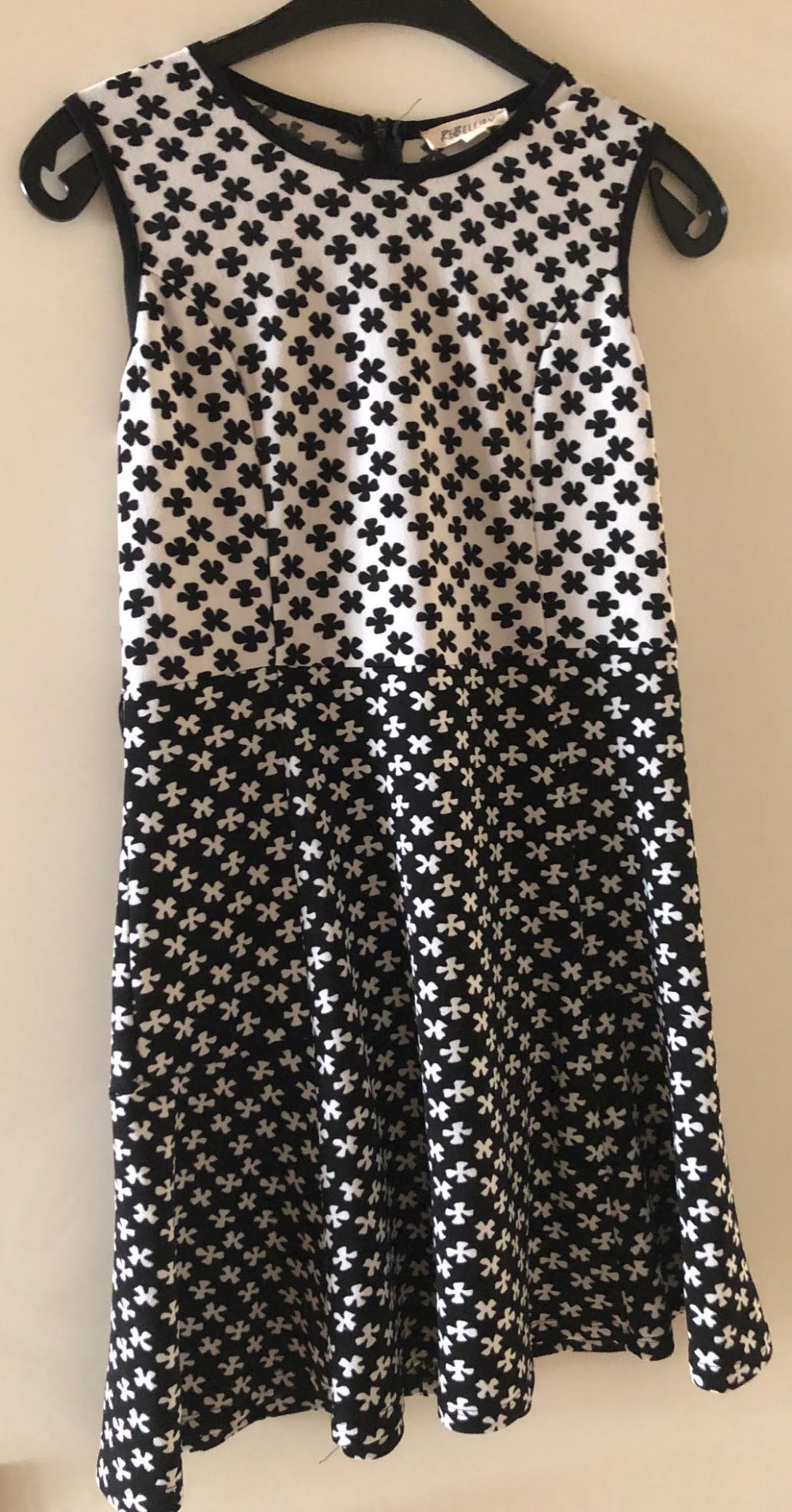 Süßes Sommerkleid, schwarz/weiß. Neu!
