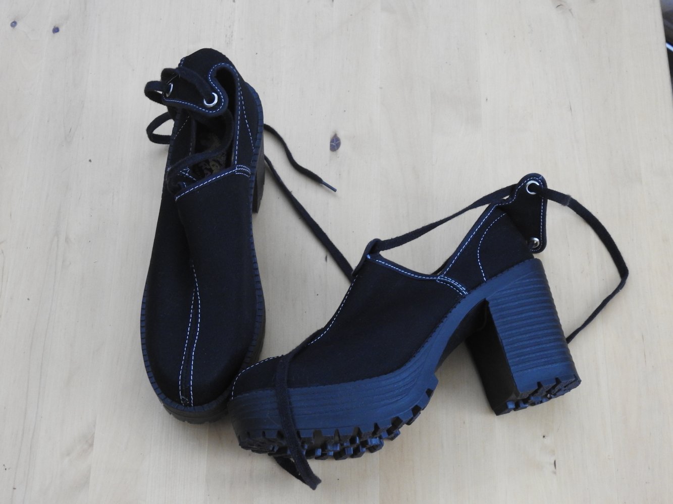 Schuhe mit hohen Absätzen Gr. 40