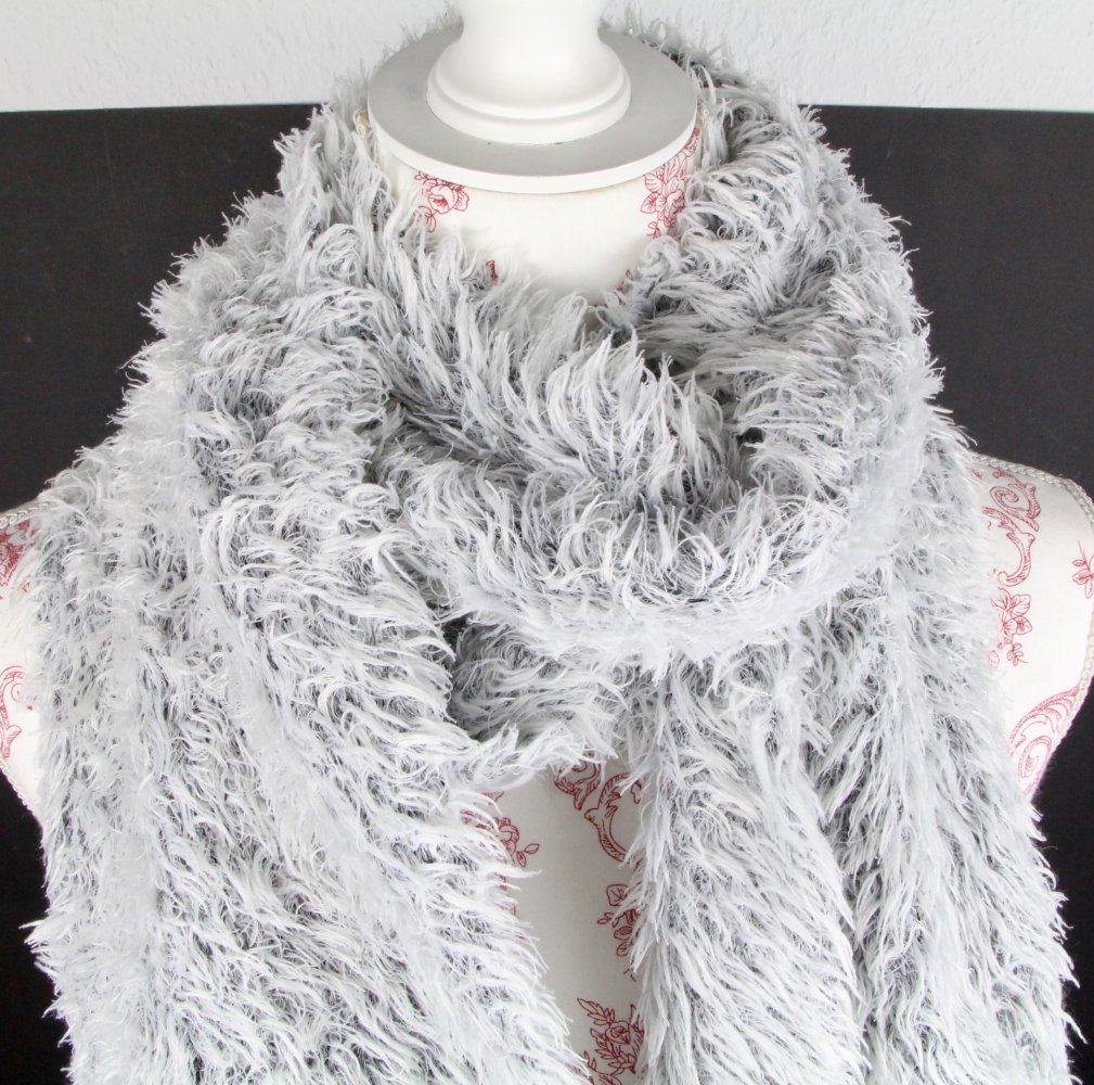 Halstuch Tuch Schal grau schwarz weiß grau warm flauschig Winterkleidung Damenkleidung