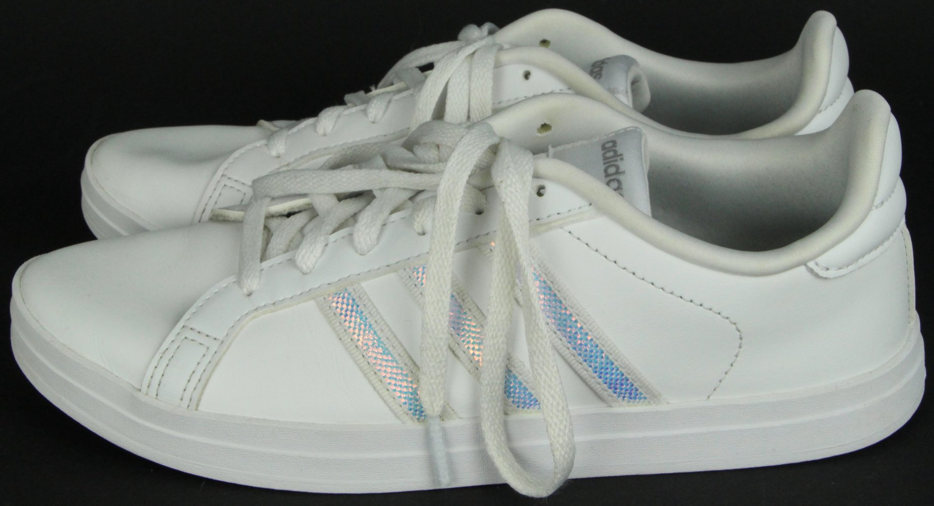 Damenschuhe Adidas Courtpoint FY4484 weiß holographisch Tennis Sneaker Turnschuhe Court Archive Schuhe Halbschuhe Sommer Herbst Frühling