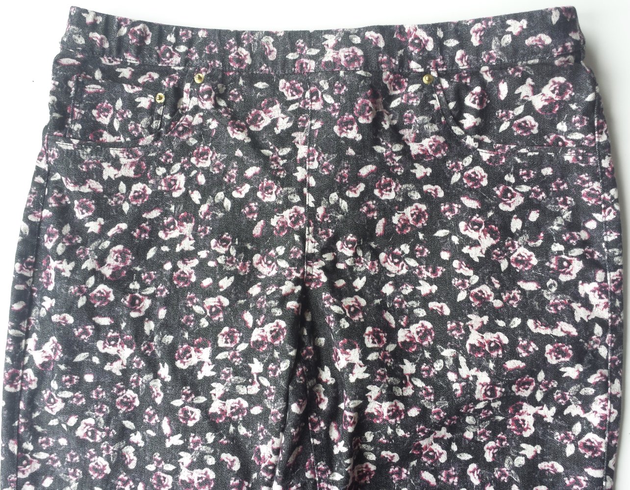 Damenhose Jeans Hose Damen Größe Gr 38 H&M Blumenmuster Muster Blume Rose Damenkleidung schwarz 