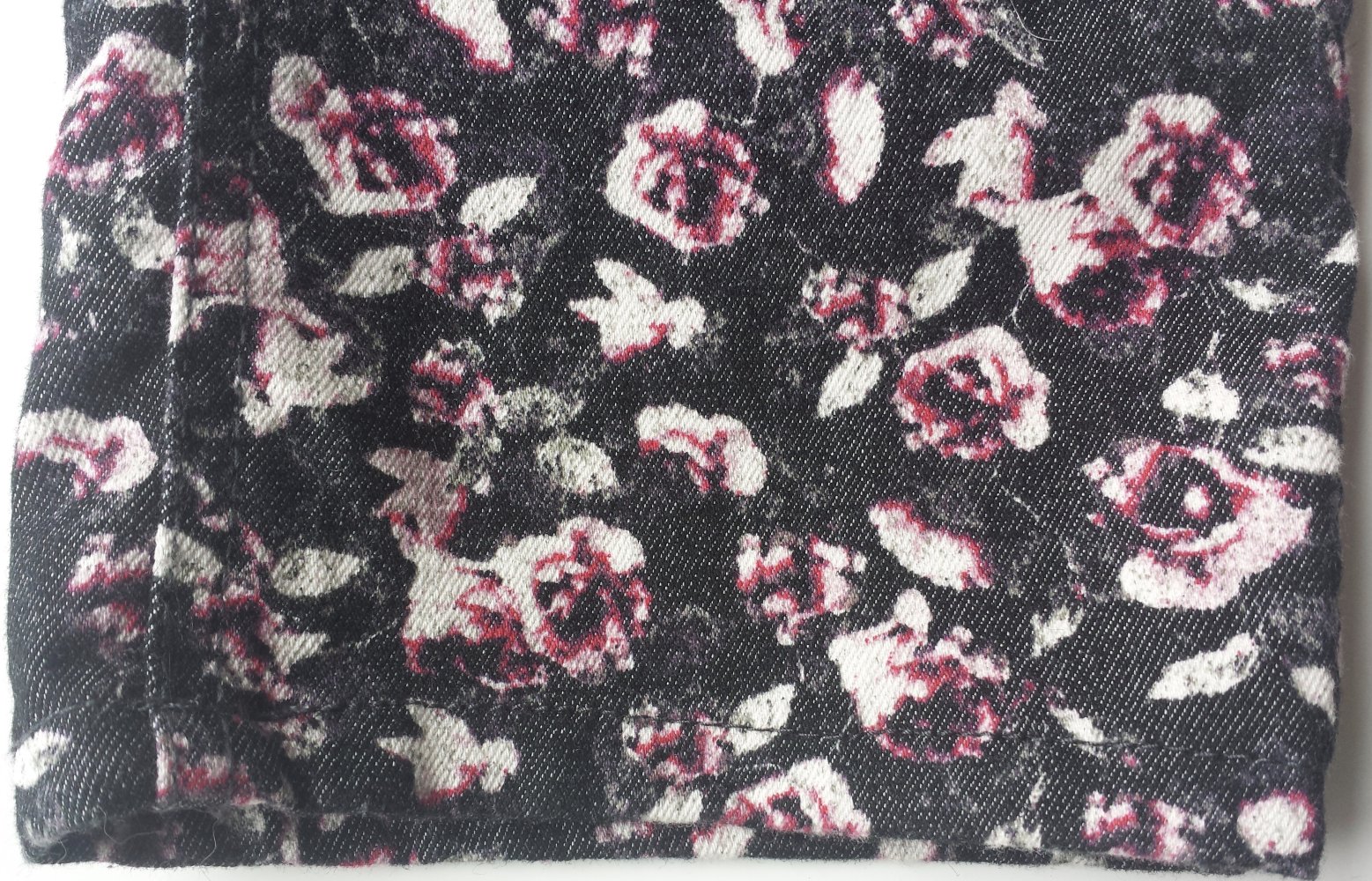 Damenhose Jeans Hose Damen Größe Gr 38 H&M Blumenmuster Muster Blume Rose Damenkleidung schwarz 