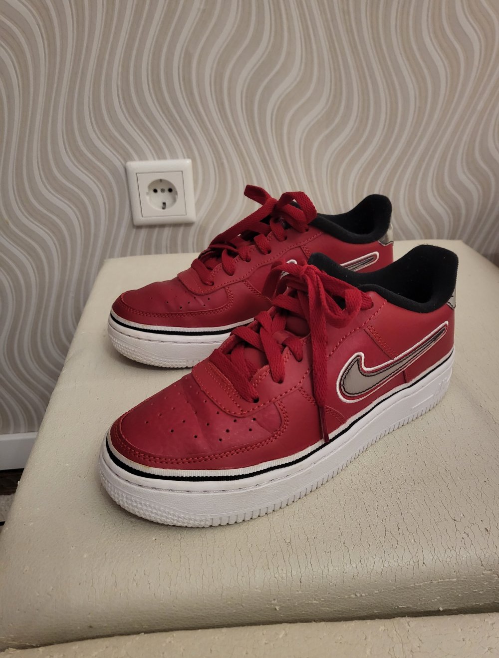Nike air force 1'07 NBA Sport damen rot Silber Gr 38