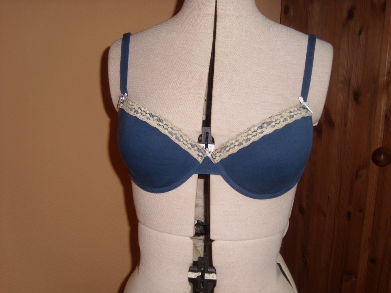 BH in Blau mit Spitzenbesatz