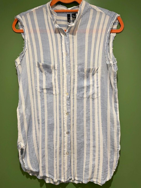 Blau gestreiftes ärmelloses Top