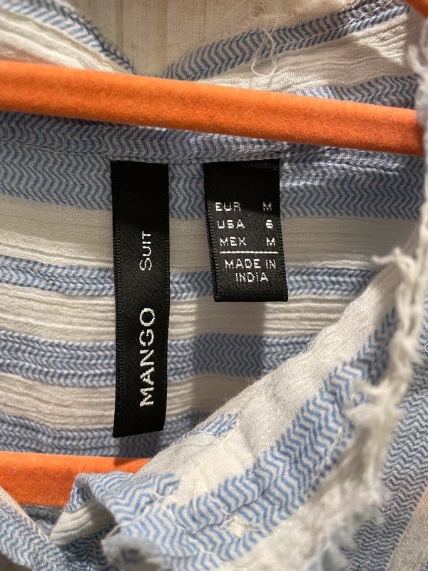 Blau gestreiftes ärmelloses Top